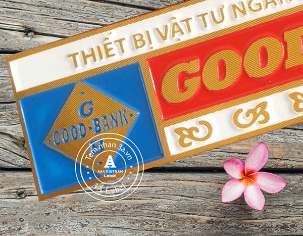 Chiếc tem kim loại dập nổi đầu tiên 