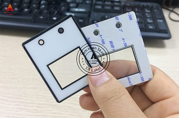 làm tem mặt Pet, tem nhựa nút nổi giá rẻ nhất 5
