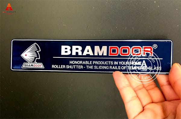 Làm tem nhôm xước, tem cửa cuốn giá rẻ nhất