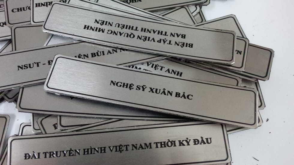 làm mác nhôm giá rẻ 5