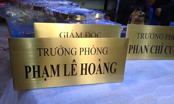 làm tem kim loại giá rẻ nhất 2
